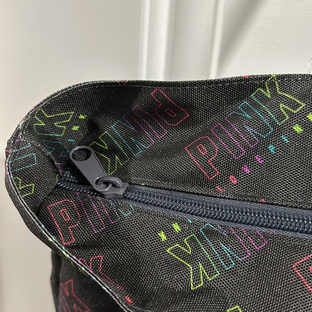 ⭐️SOLD⭐️ NWT Victoria’s Secret PINK Zippered Tote Bag - Picture 8 of 10